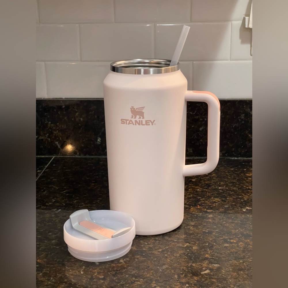 Stanley 64 oz Quencher